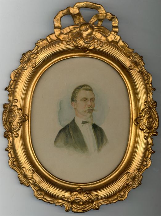 Well Framed Late 19th Century Watercolour - Oval Portrait of a Gentleman