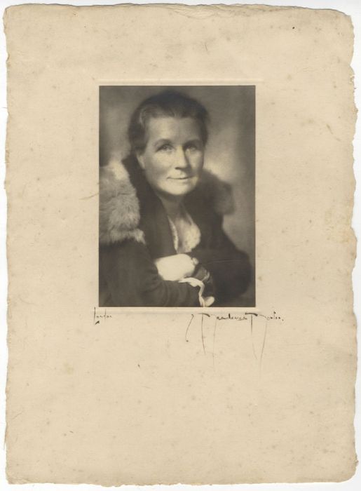 Mesdames Morter - Early 20th Century Photograph, Portrait