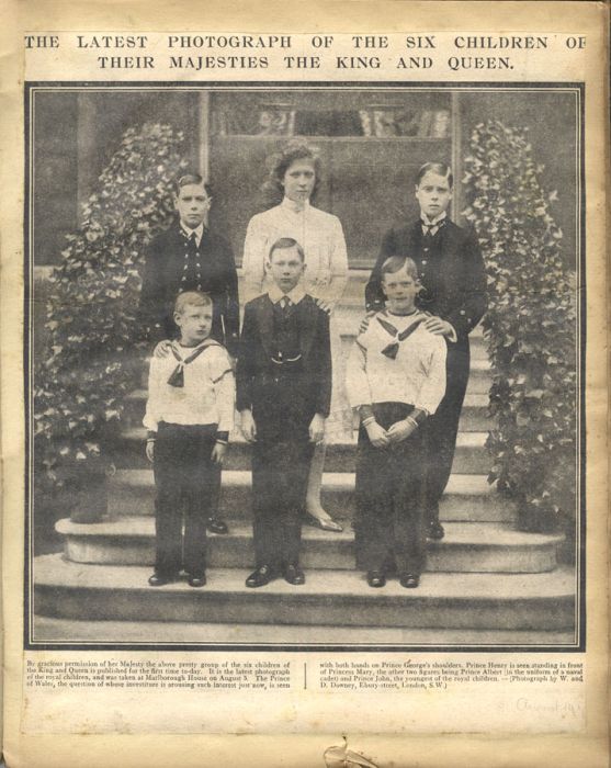 A Pair of  Early 20th Century Album - Albums of Royal Family Interest